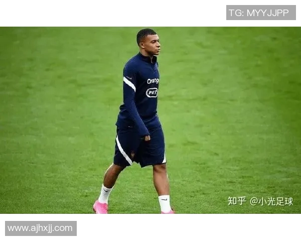 足球明星常佩戴的手绳背后的意义与流行趋势分析